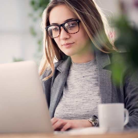 Divorciei no exterior. Preciso regularizar meu nome no Brasil?