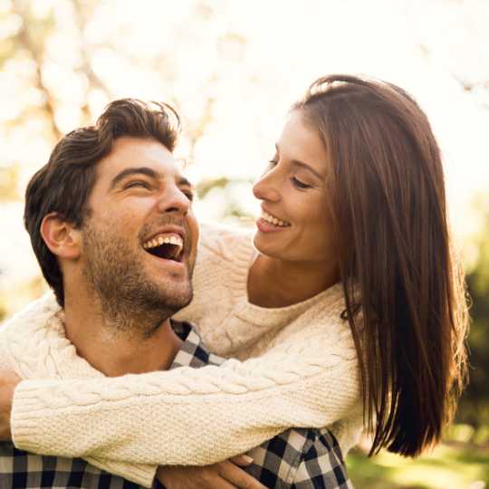 É possível casar no Brasil com os noivos morando em países diferentes?